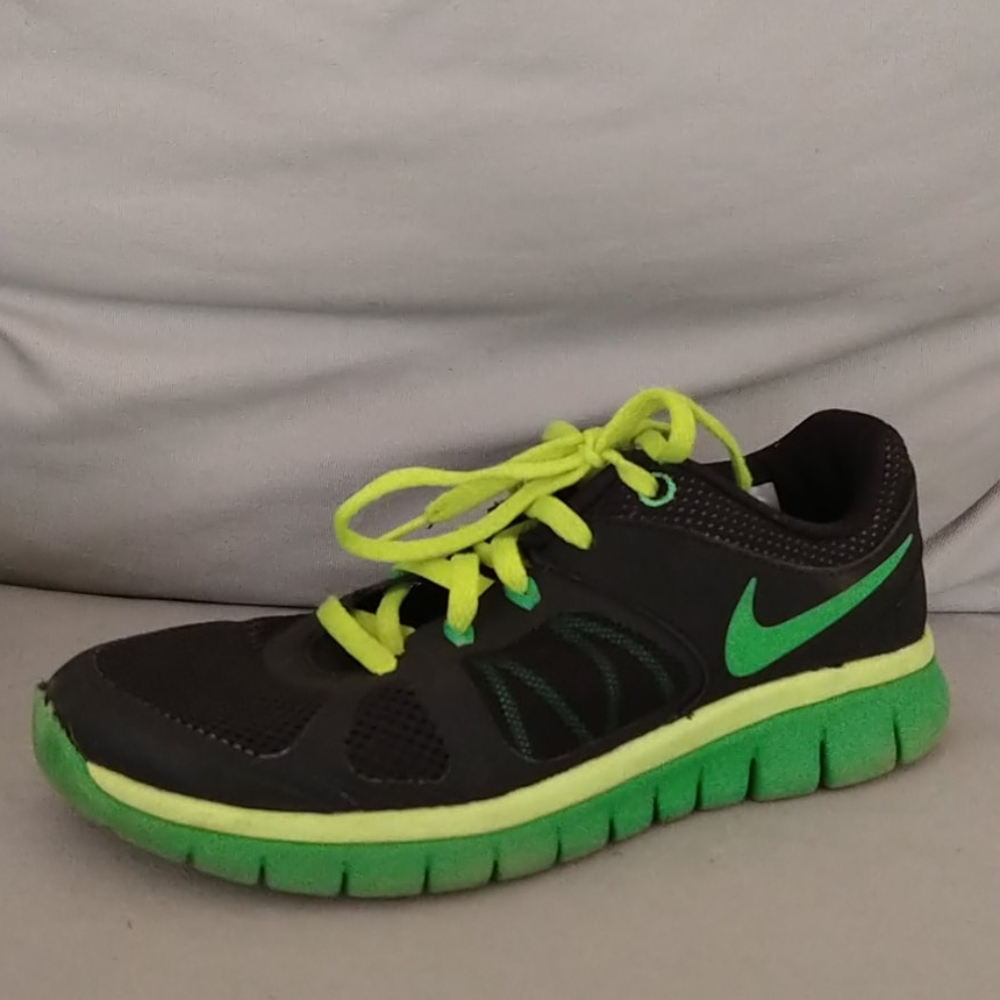 Nike boys girls light summer sneakers size 4.5